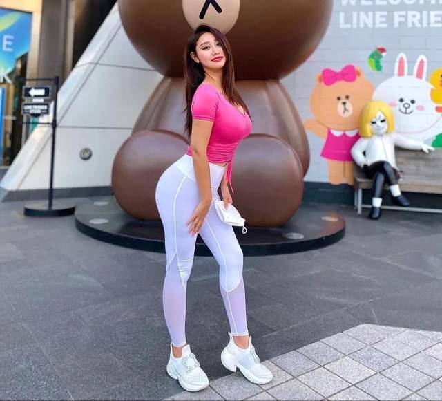 韩国健身女神,140斤却有细腰蜜桃臀,身材前凸后翘尽显微胖美