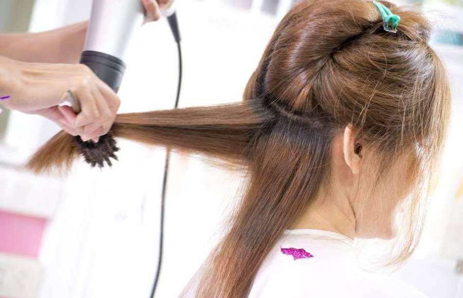 理发店吹得头发又顺又直,自己总吹不好,做到这三点谁吹都顺直