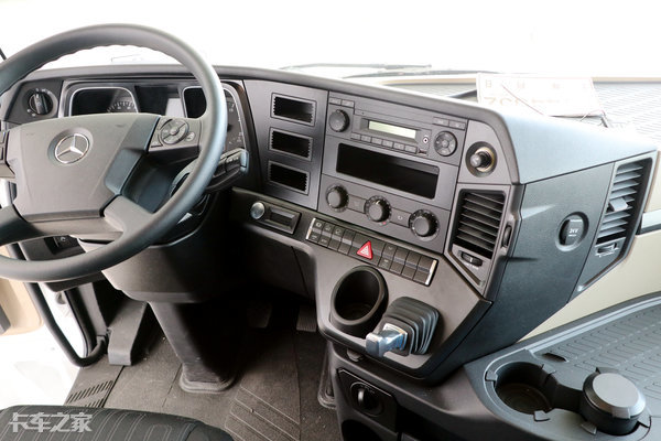 梅赛德斯奔驰卡车内饰(带你看看奔驰new) - 四帝国车市