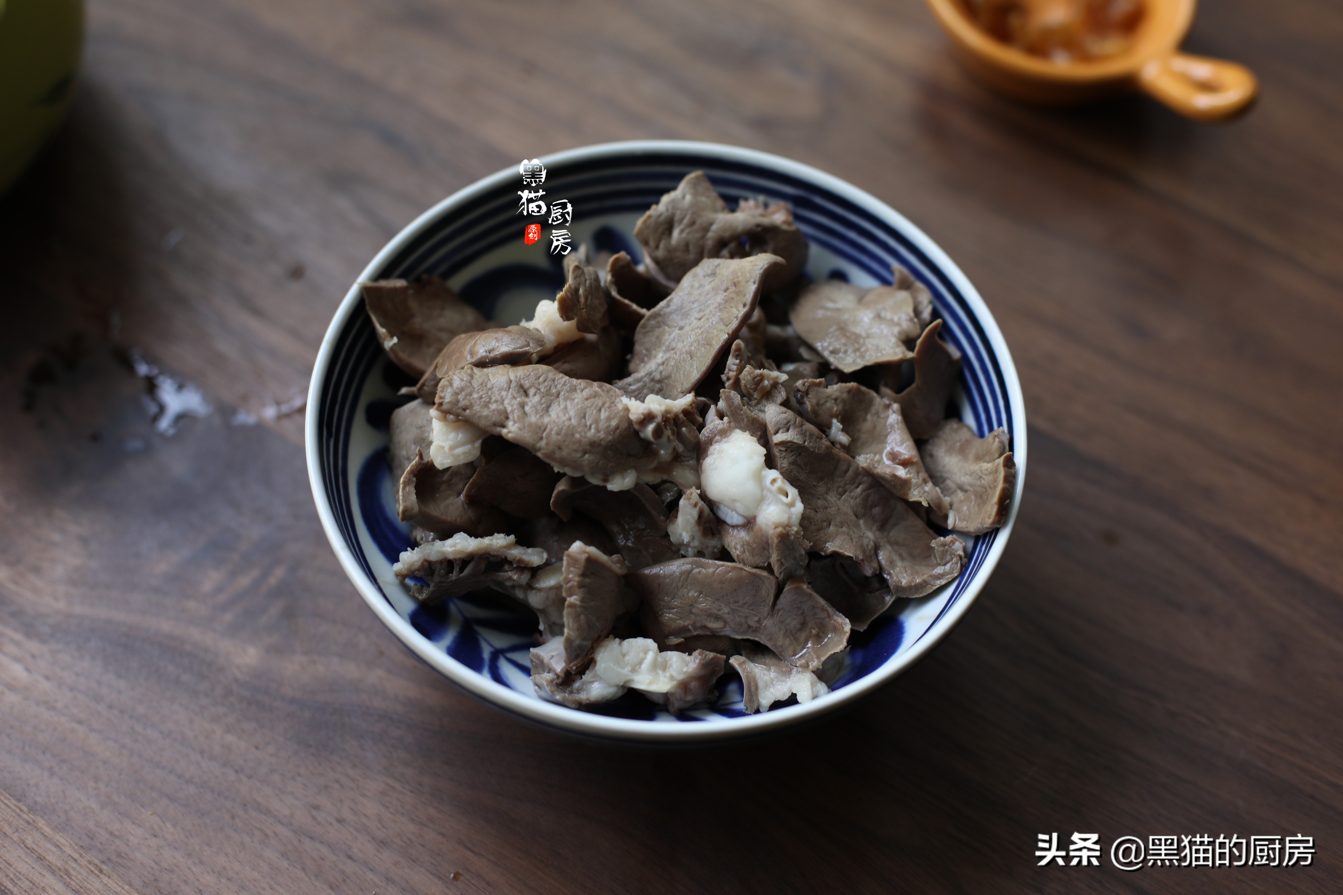 广东妈妈分享猪心汤的做法，季节交替多煲几次，孩子晚上睡眠好