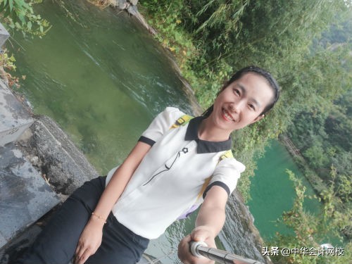 30岁会计主管中级奋斗史！6点起24点后睡，压力大边学边掐大腿哭