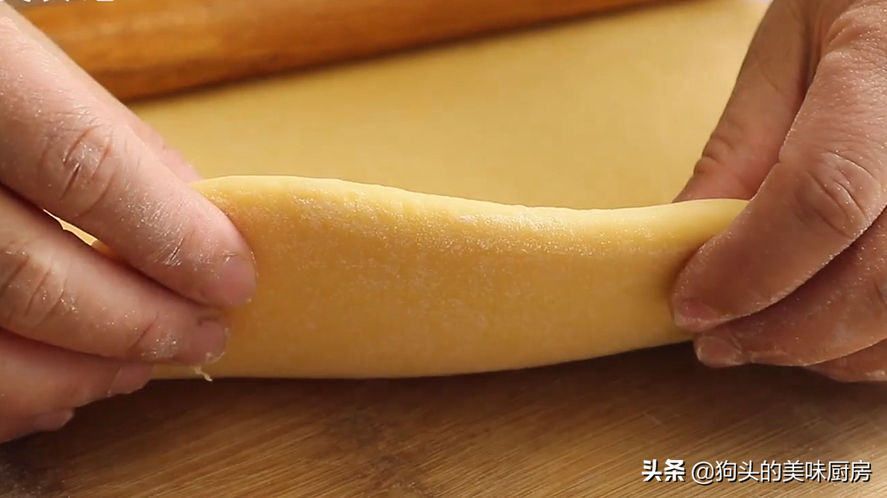 家里有鸡蛋就能做的鸡蛋酥，用料简单味道好，入口酥脆香而不腻