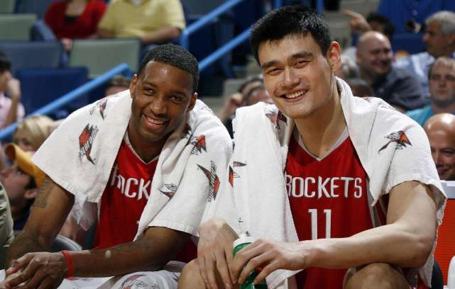 姚明为什么不上nba(姚明当年为何拒绝湖人，拒绝总冠军？忠诚之外还有这三点原因)