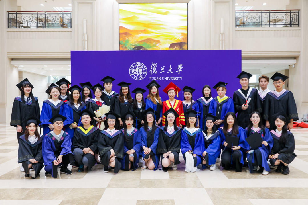 毕业季，复旦大学书记校长喊毕业生合影啦！