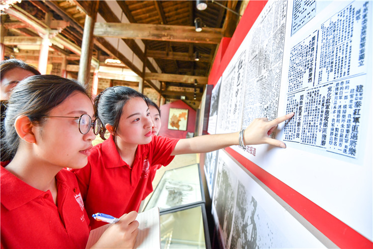 大学生入党的决定权在谁手中？关键在于两个人，和成绩没有关系