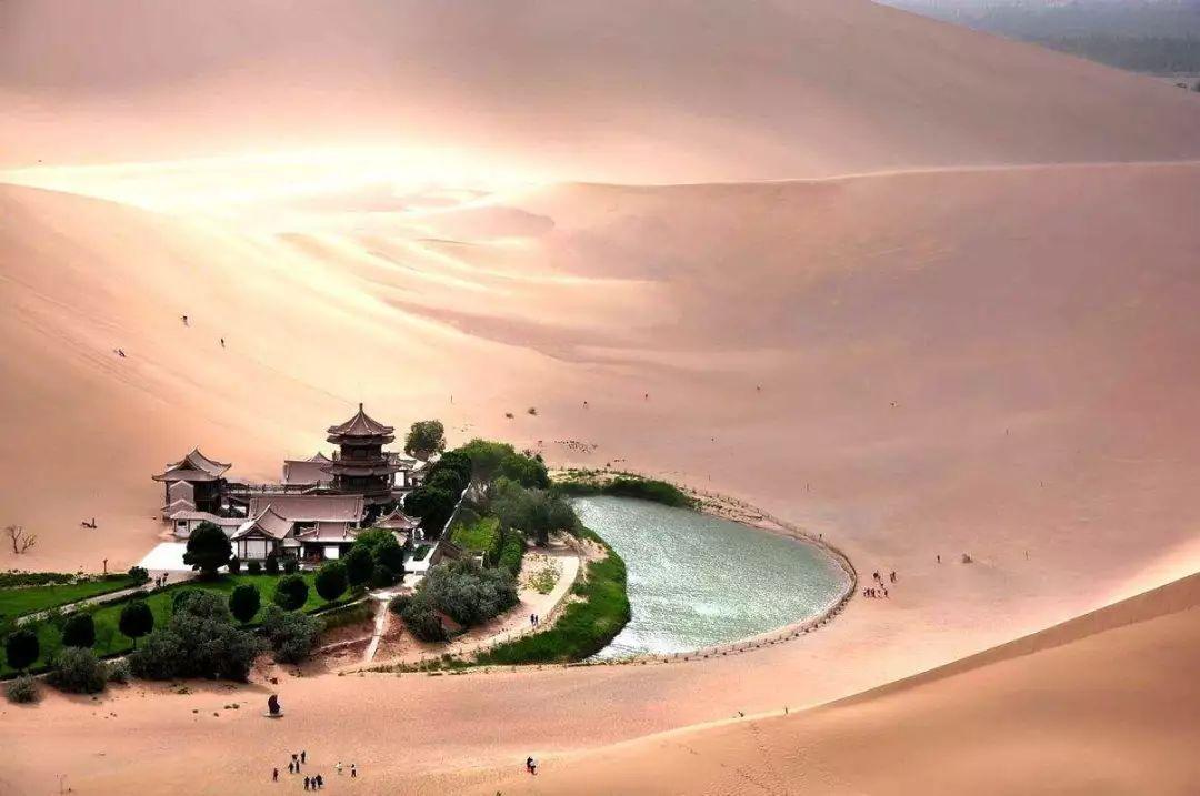 甘肃敦煌月牙泉,被称为沙漠第一泉,还有三宝四奇的沙漠奇观