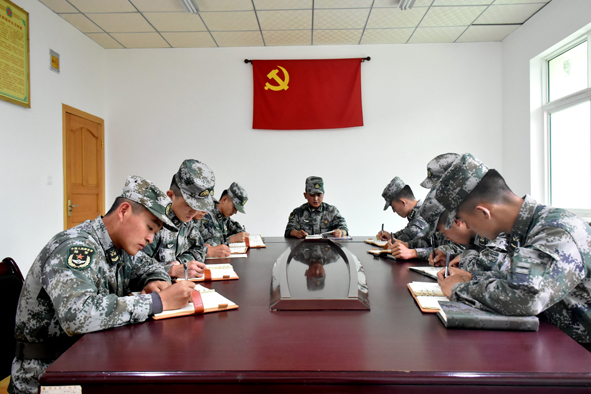 弘扬优良传统、整顿作风纪律，人民军队从胜利走向胜利