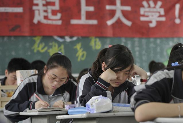 毕业后想进入铁路局，4所交通类大学不要错过，就业率高待遇好