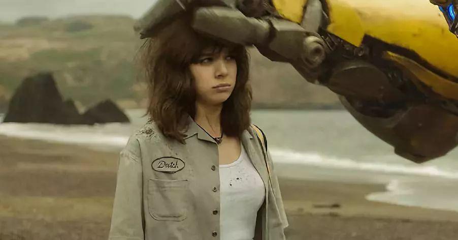 被吹爆的萌宠《大黄蜂》,一张榨取情怀与迎合市场的安全牌