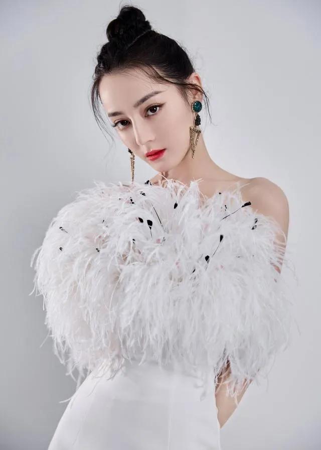 术业要专攻？就佩服中专毕业的赵丽颖和白鹿能在圈内占据“一姐”