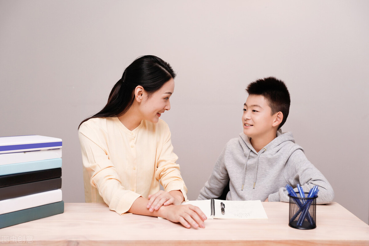 高一月考孩子成绩倒数，怎么摆脱学习困境？家长要这样鼓励孩子