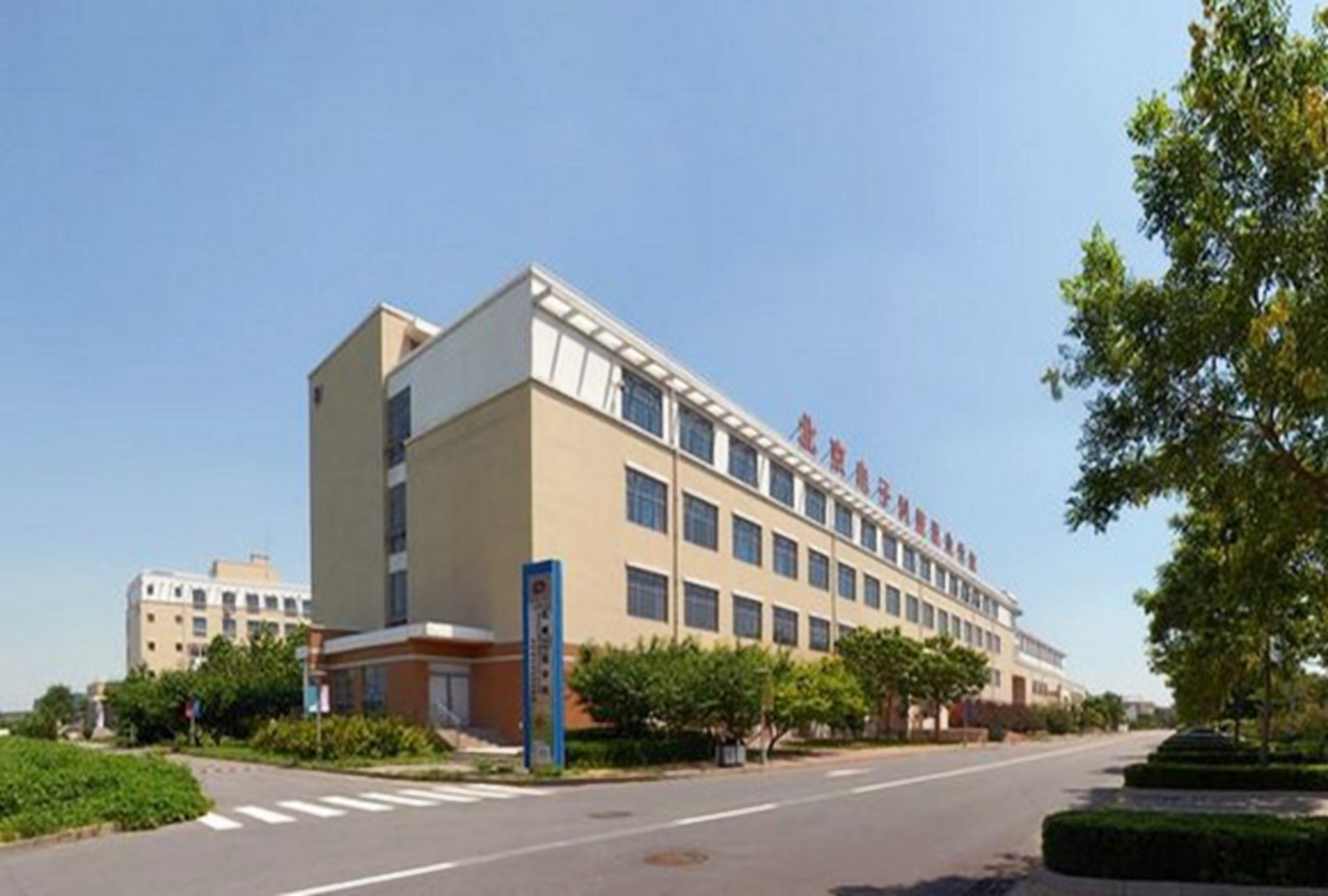 有一所很“尴尬”的大学，本地人瞧不上，外地学生却抢着报考