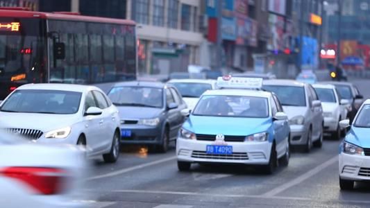 安全驾驶小技巧 新手上路如何正确的驾驶？