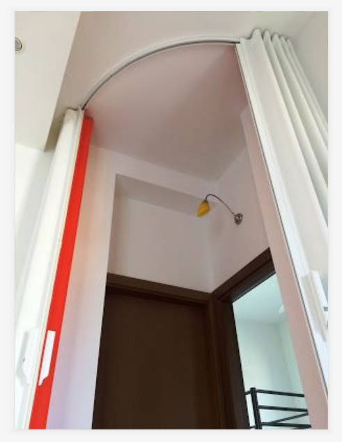 后楼梯门(楼梯处装的弧形轨道门,很多朋友来我家都要夸一夸!