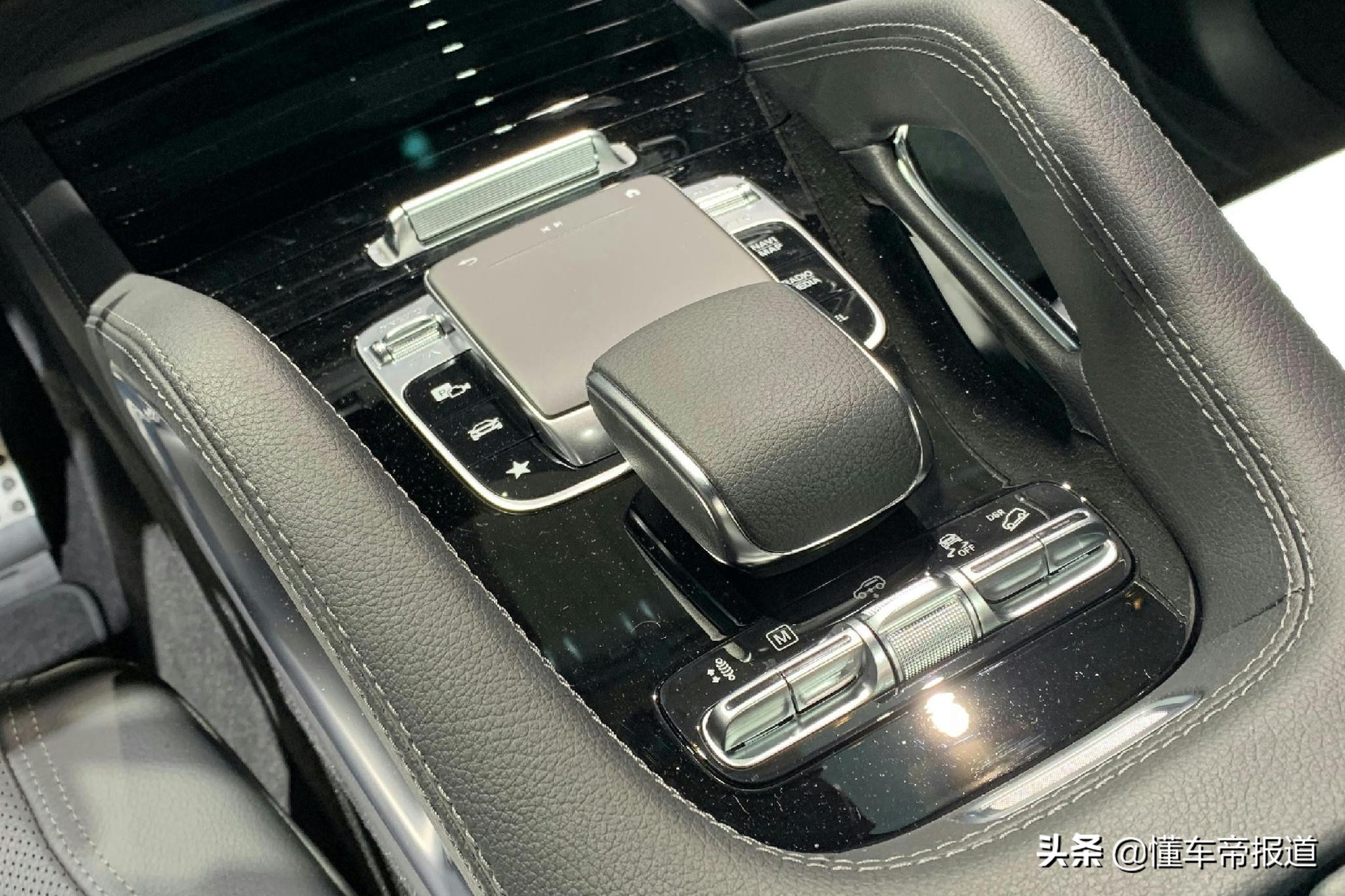 新车 </p><p>　　 售价78.88万元起 全新奔驰GLE轿跑SUV上市