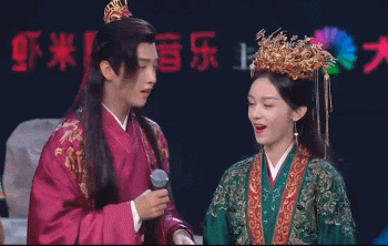 “浪浪钉”成背景板了？周也马闻远CP感爆棚！这眼神真不是在谈吗