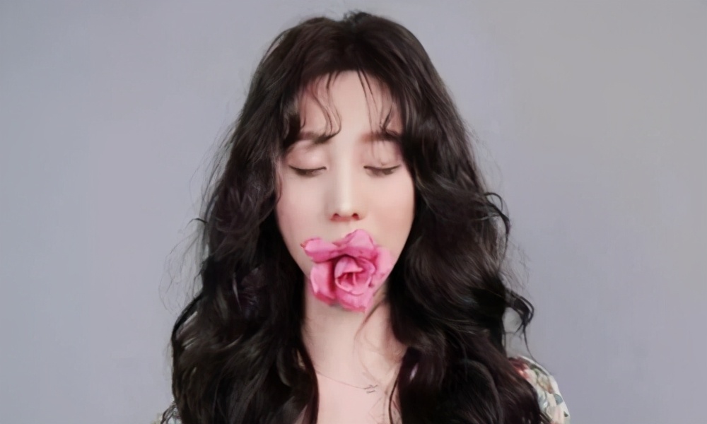 韩系中长卷发女生发型 2020年流行的气质烫发发型