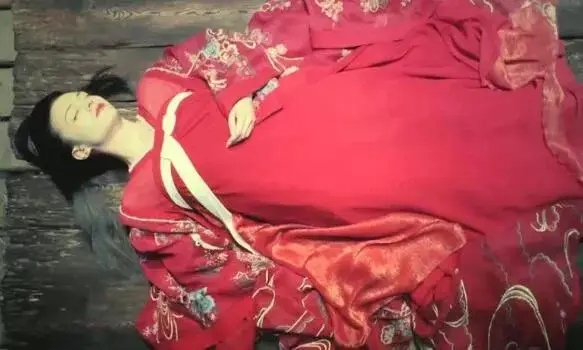 杨贵妃怎么死的历史真相（杨贵妃真正死因揭晓）