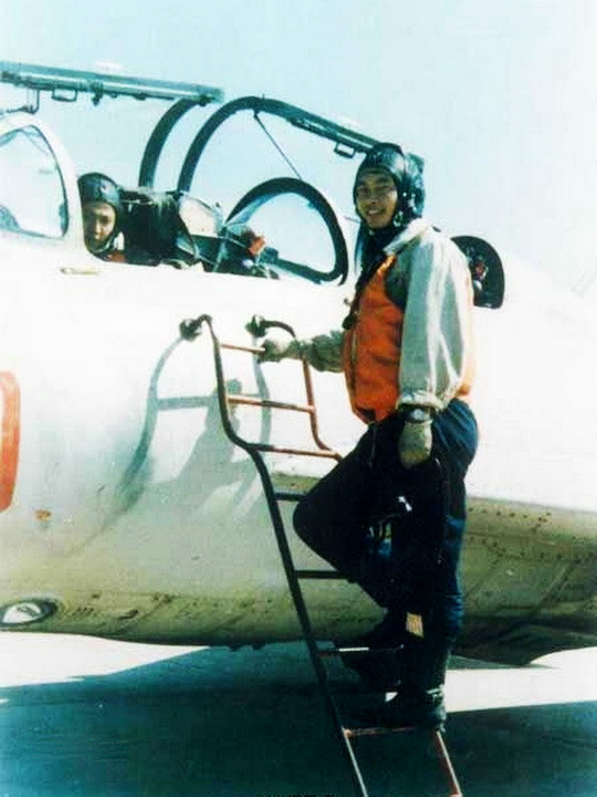 2001年王伟撞机牺牲，美军要求返还飞机加满油，结局如何？