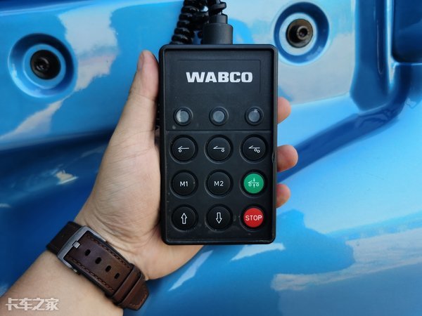 2020款重汽汕德卡牵引车配超高顶驾驶室，售价45万元值吗？