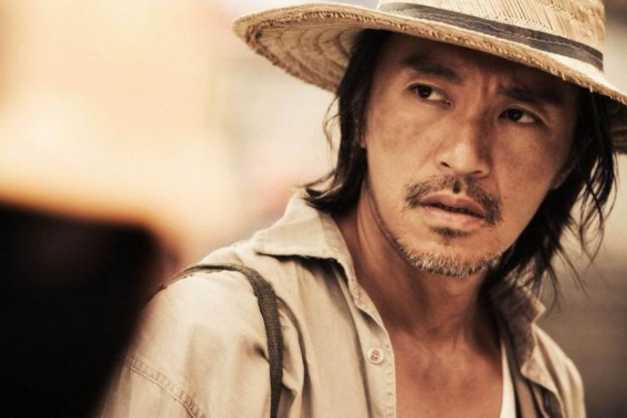 老友去世，痛失挚爱，被圈内人炮轰，周星驰“叛众亲离”的一生