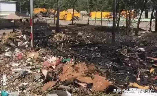 大连一小区外突发大火!一辆大客车被烧成空壳......