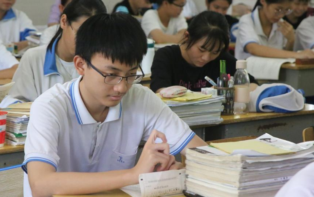 2021校友会大学排名出炉，北京大学NO 1，上海交大进入前三甲