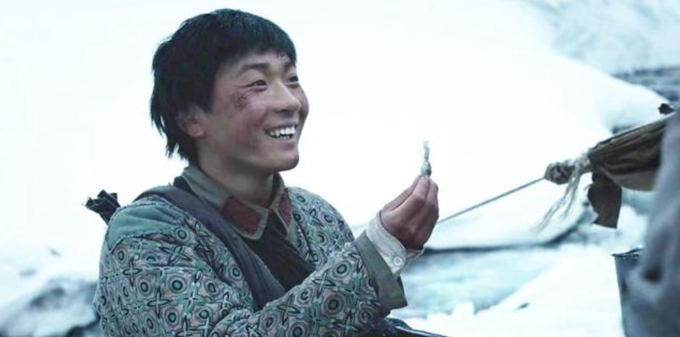 在《跨过鸭绿江》中,孙锡堃扮演了小豆包.