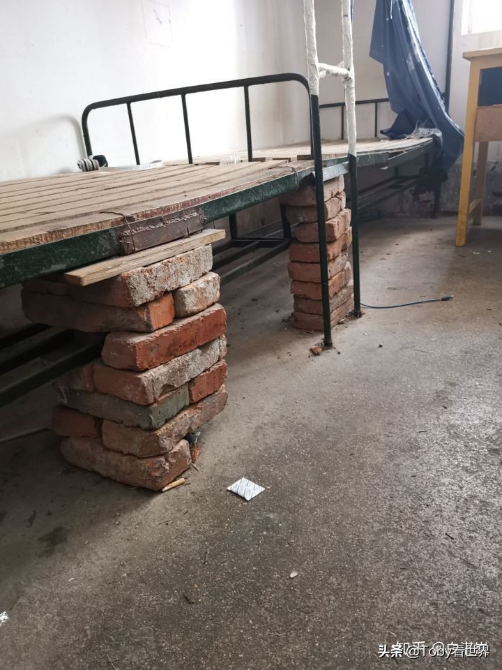 哪些宿舍环境极差的大学，入学做好心理准备