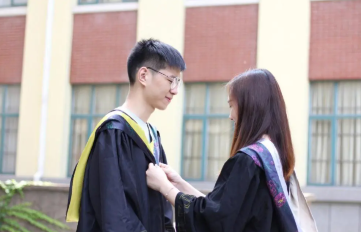 宁夏一大学校长，劝大学生别恋爱，称“下手太早，质量不保”