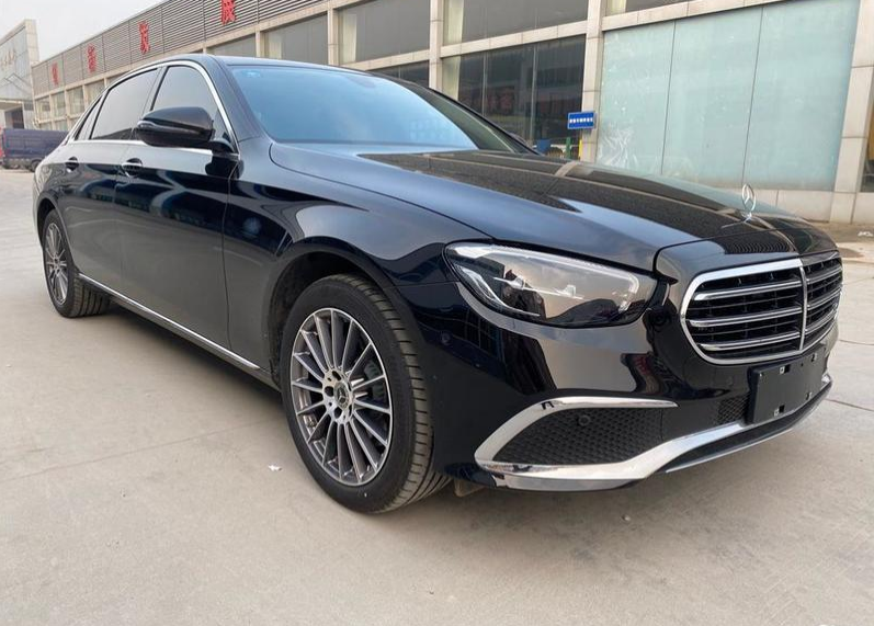 奔驰E级：被称为中年成功男人座驾，最高降幅4万，30天卖16655辆