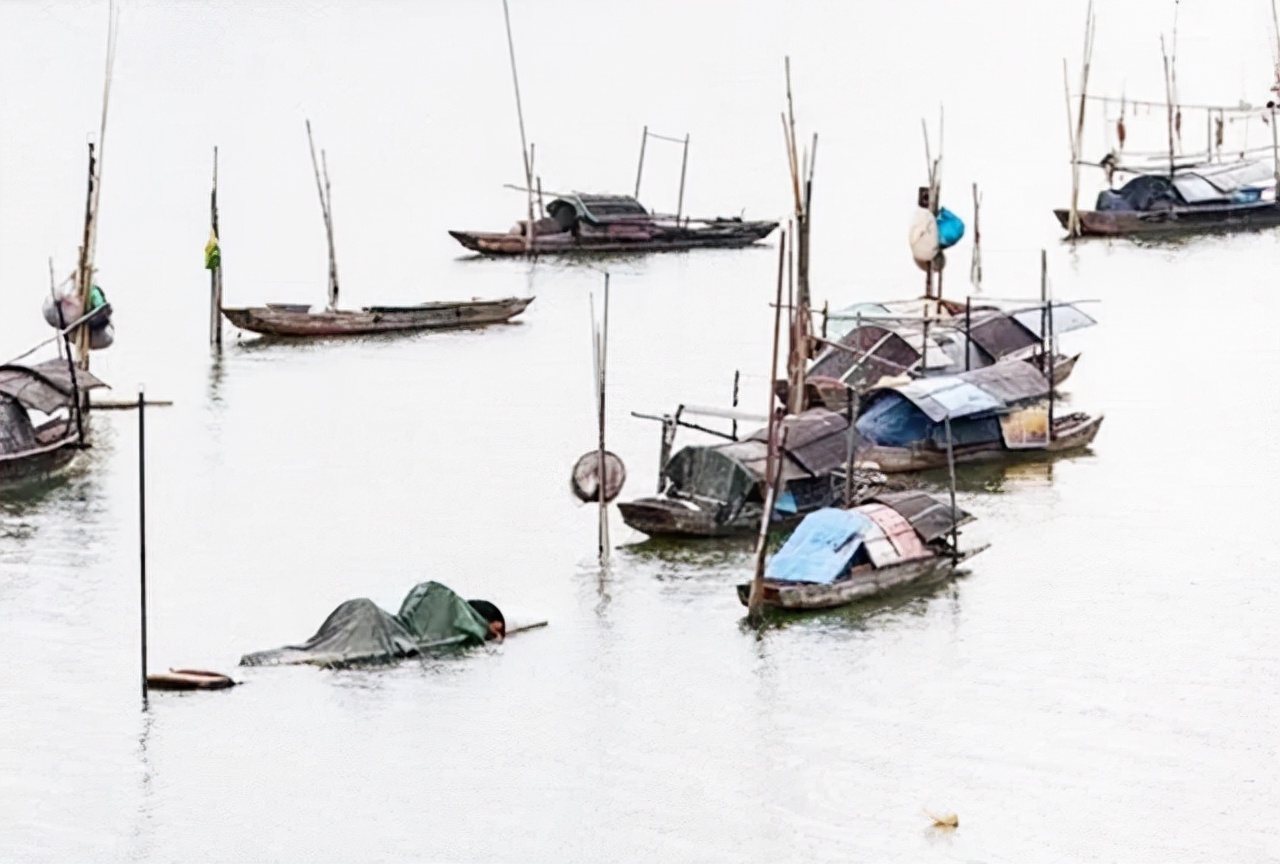 厦门市第一任市长，也曾担任广东省省长，90岁逝世，官至正部级