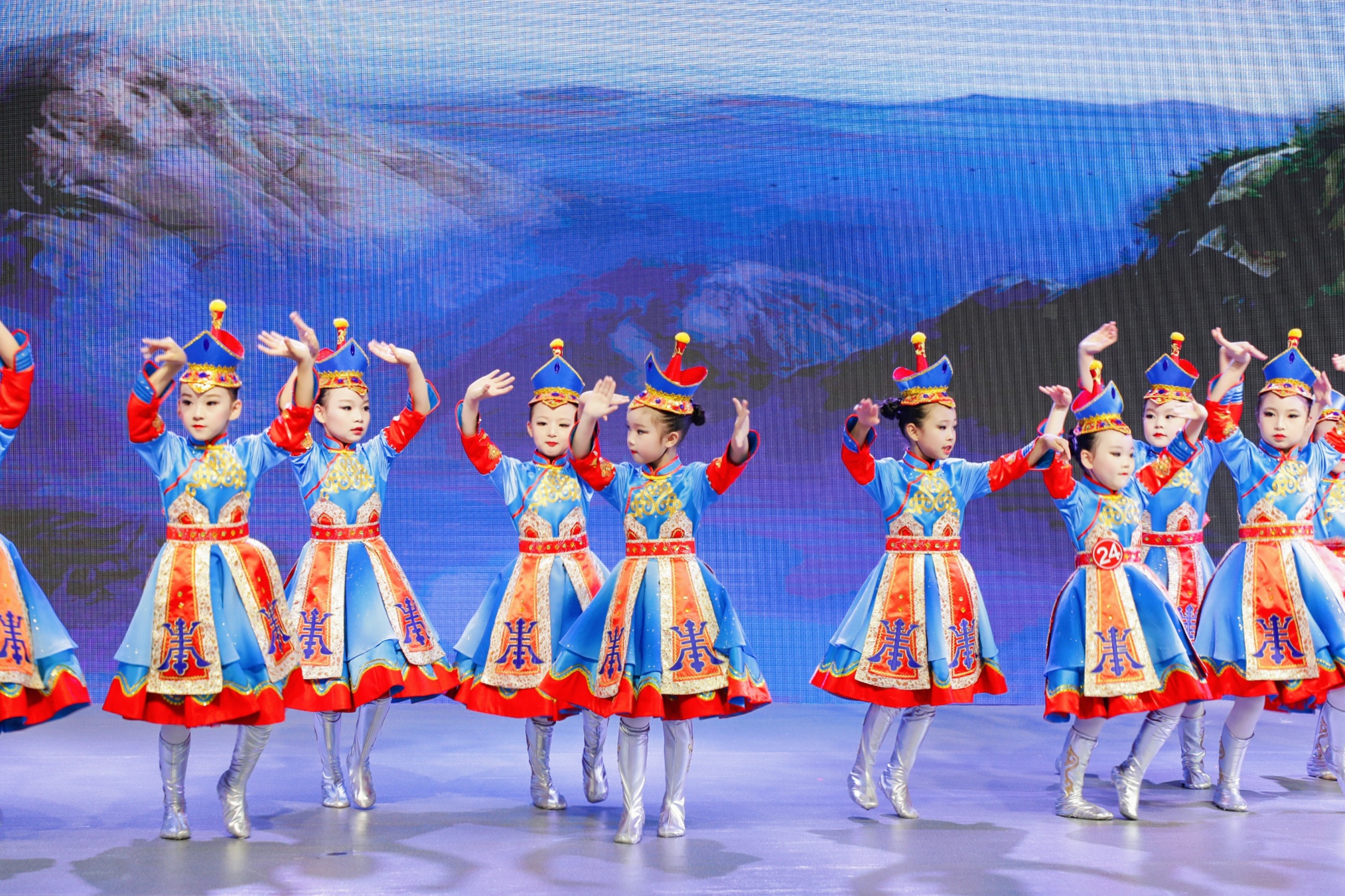 专访 | 舞林大会人气之星 巴艺斯勒舞蹈团:?乘风破浪,逐光前行