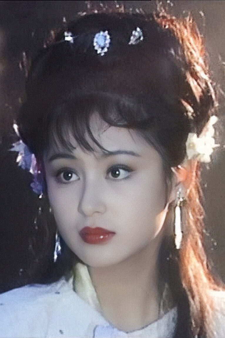 她的美貌促成了她人生中的成名之作——《聊斋》这一年,陈红18岁,彼时