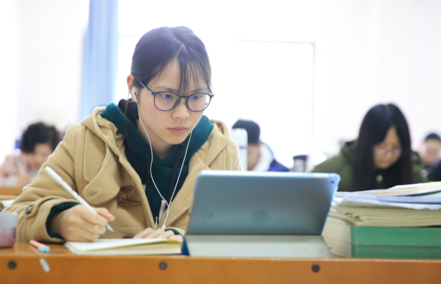 2022年考研倒计时，多所985高校改变主意，考研党措手不及