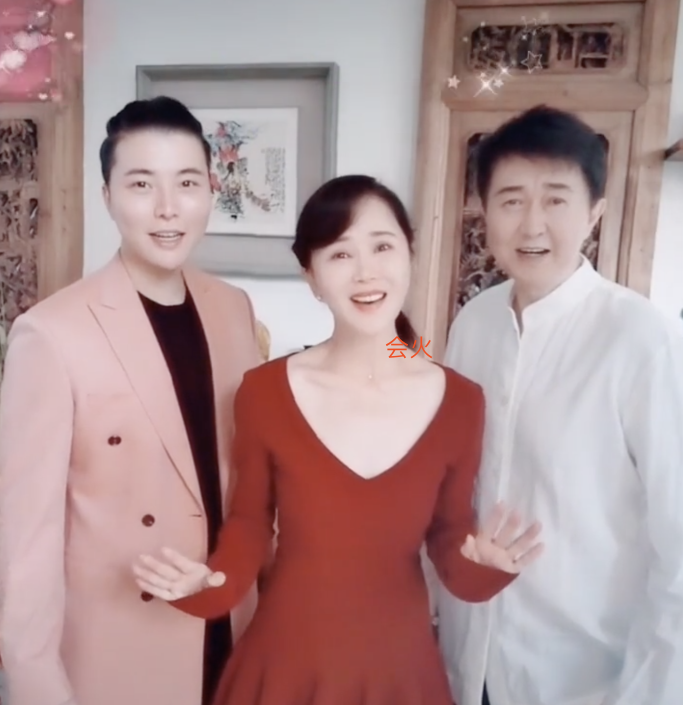 付笛生一家三口罕同框，儿子继承父母音乐天赋，三人都是歌唱家