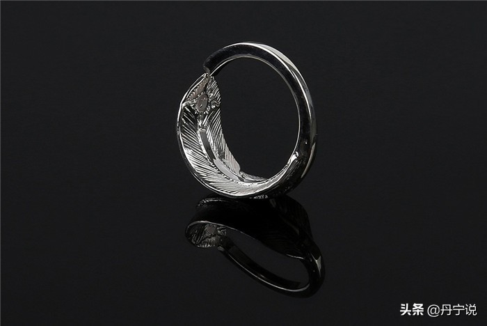 这些银饰品牌二百元就行