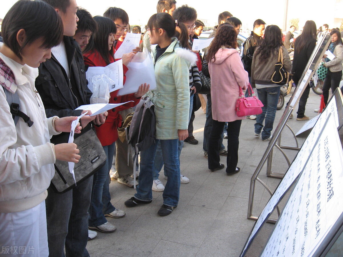 2021年咸阳高考成绩，秦汉、实验和彩虹几个中学对比分析