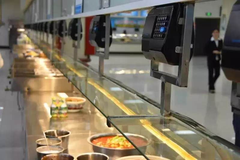 坐拥亚洲最大的连体教学楼，网红美食吃不完，西安这高校火了！