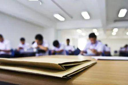 高考正值夏季，天气炎热监考老师却不允许开窗，资深教师这样解释