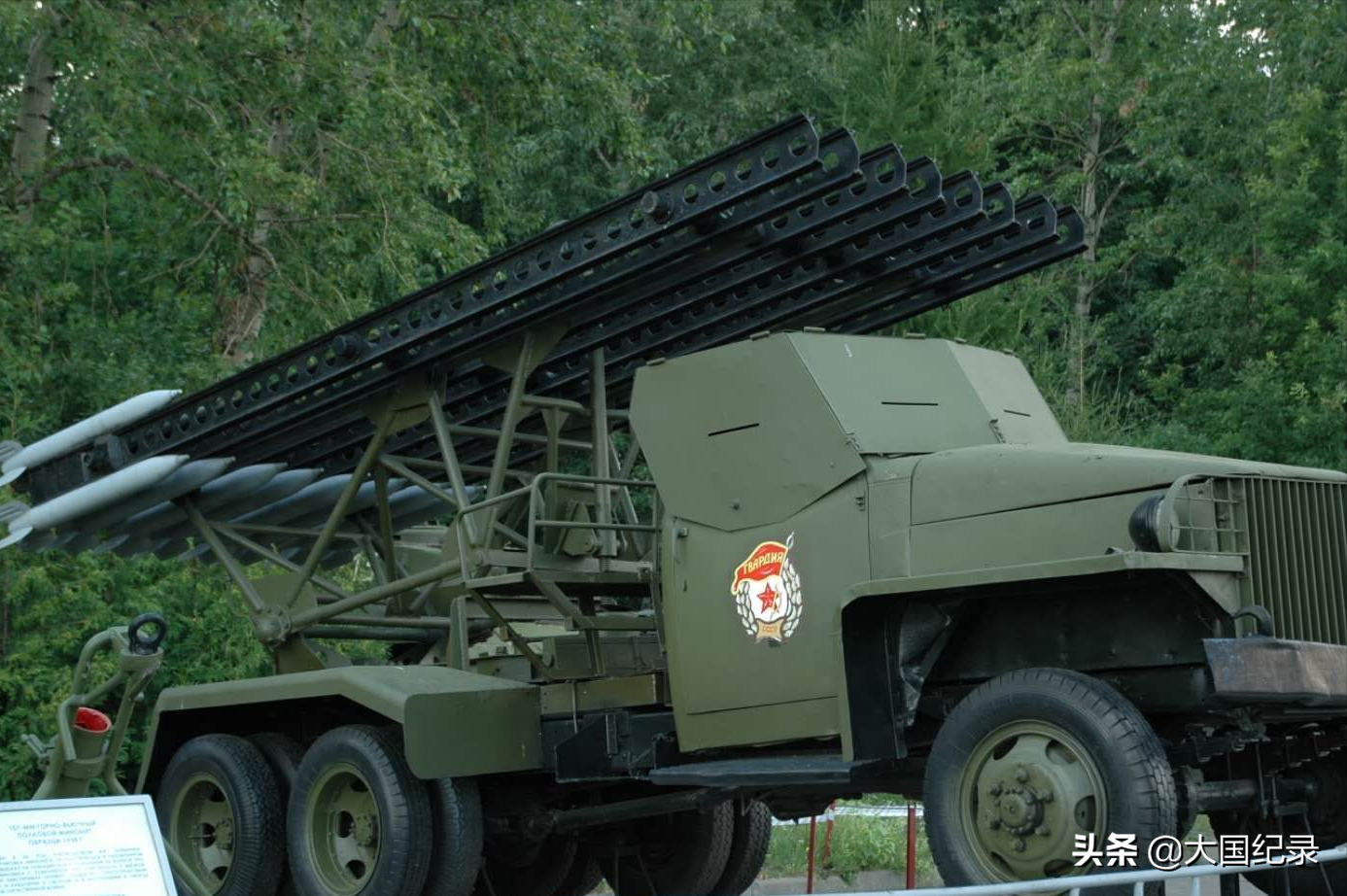 我国火箭炮被外国疯抢，射程太远被当成导弹，揭秘神鹰400的威力