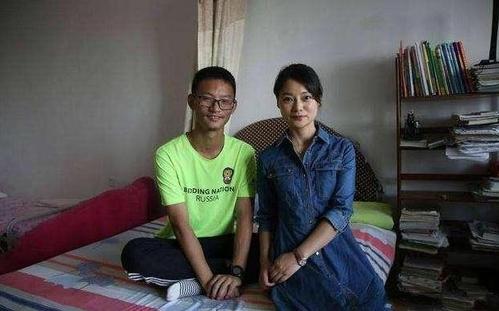 高考“跪谢”母亲的他，被北邮大学的这个专业录取了，前景怎么样