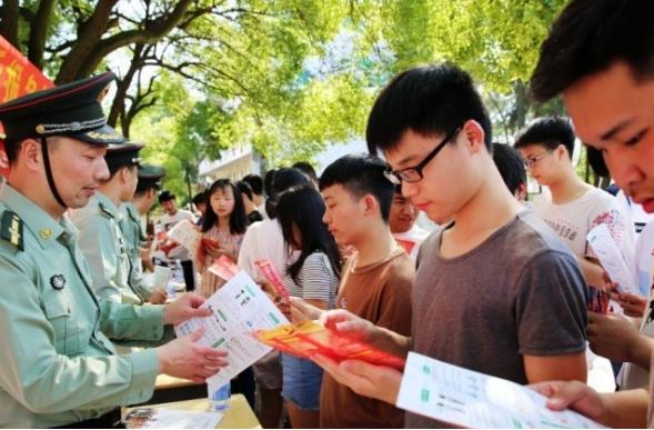 2021征兵要求有变化，这几种情况或将无法通过政审，大学生要留意