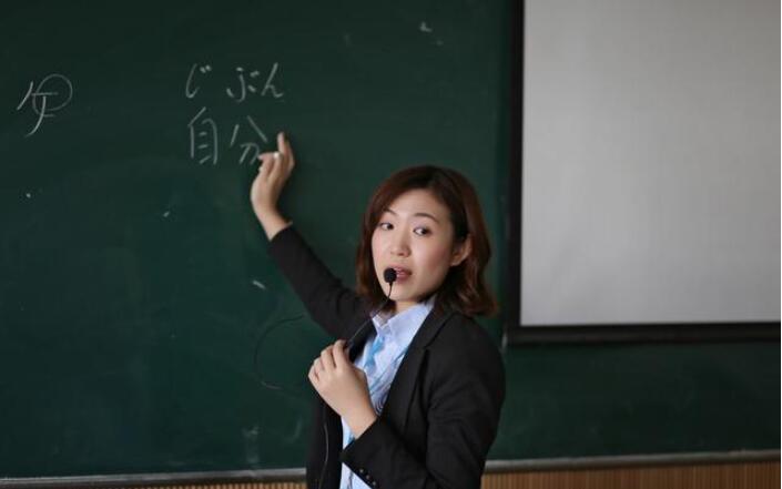 70多名公立教师辞职，离职原因很现实，“铁饭碗”已经不香了