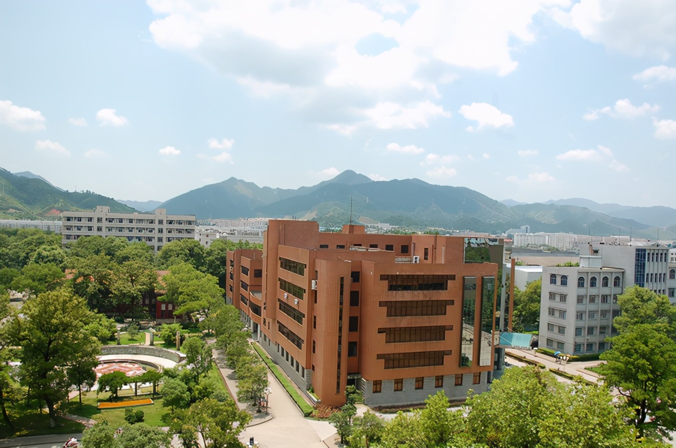 意料之外：江西独立学院转设为大学，竟招致学生不满