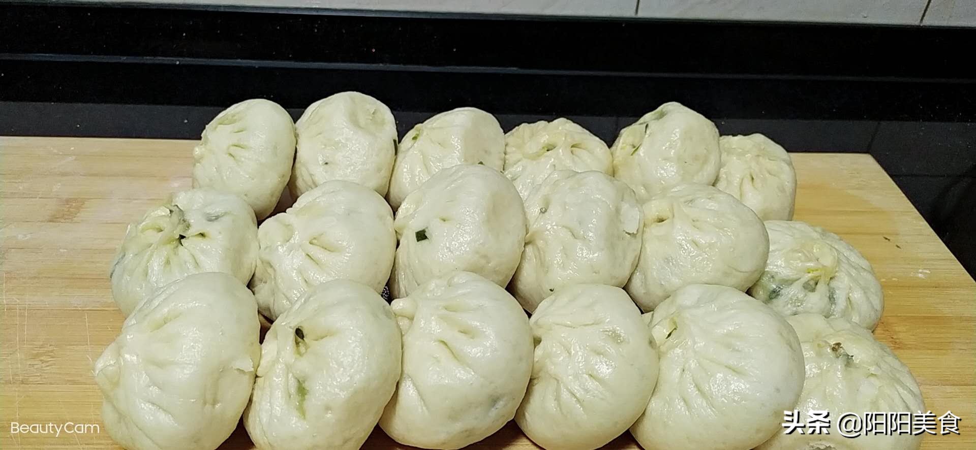 韭菜豆腐粉条包子馅怎么调（鸡蛋韭菜豆腐粉条馅的素包子）