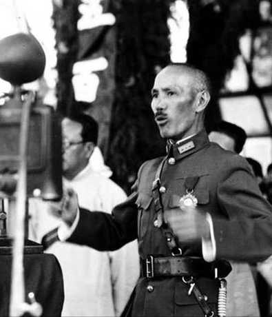 中央三次调陈龙保护毛主席，但都被他拒绝，这是为何？