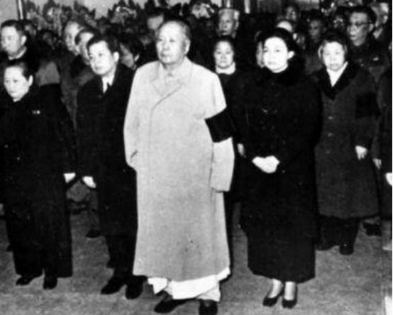 陈毅病逝，周恩来刘伯承痛哭流涕，毛主席最后一刻出现在追悼会上