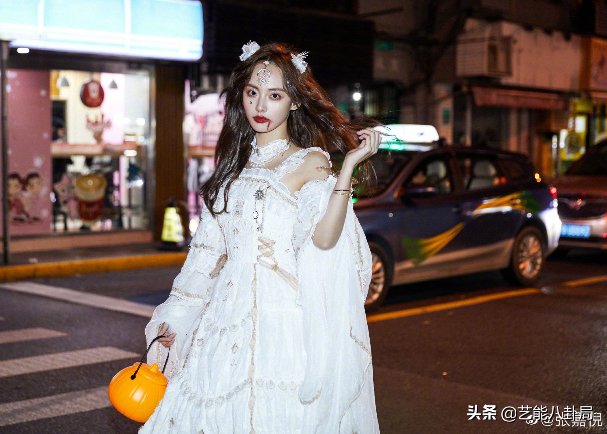 明星万圣节装扮：关晓彤变狐妖，欧阳娜娜扮兔子精，毛晓彤神还原