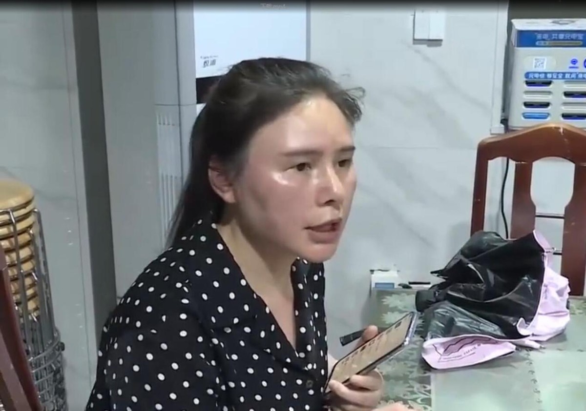 眼前这位老人是老张,已经69岁了,他有一个谈了四年的女朋友名叫吴碧莲